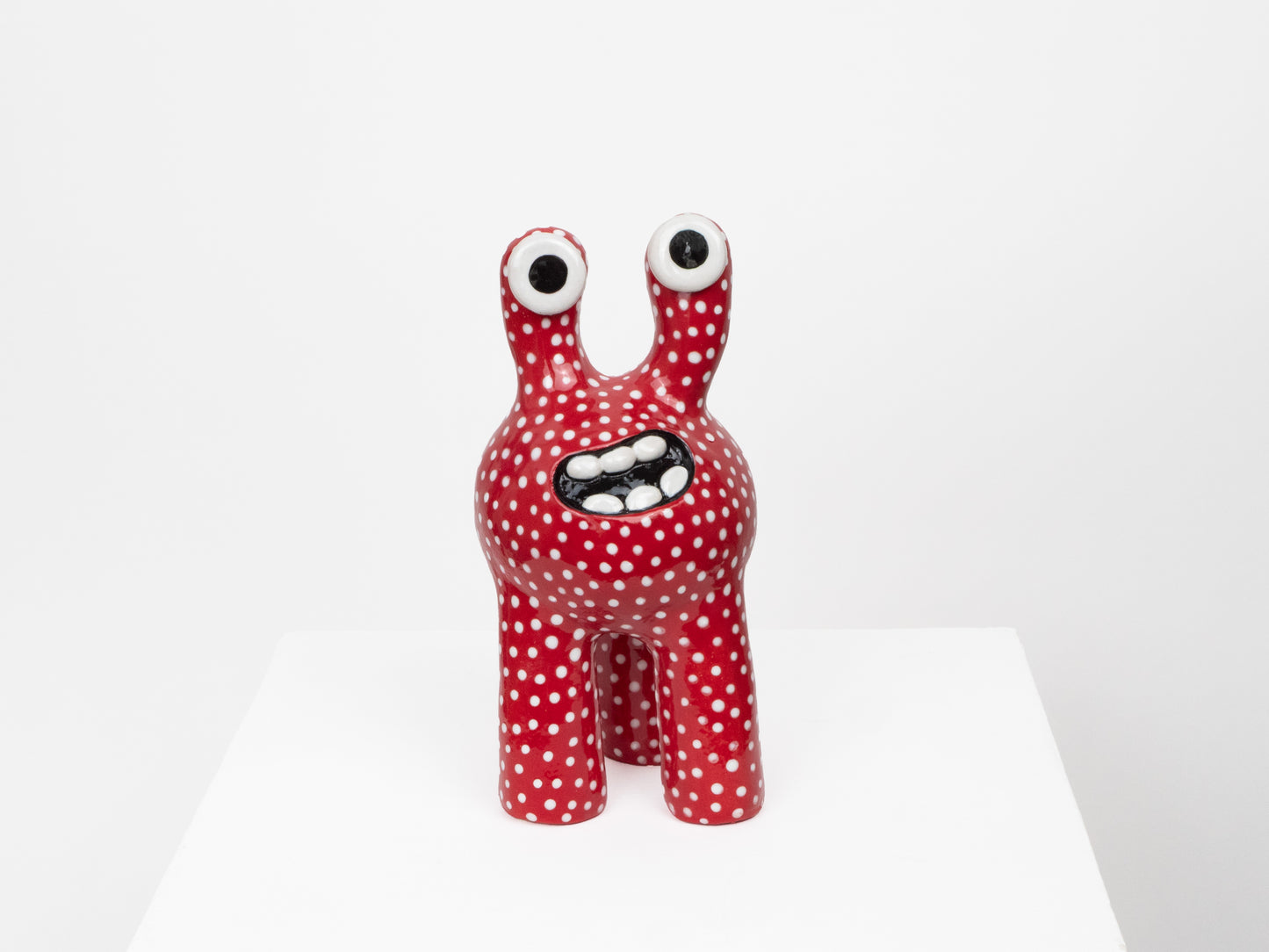Tully- Red & White Dots